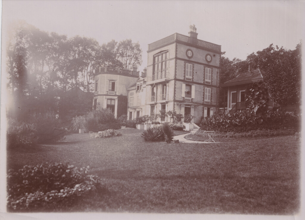 Photographie d'Émile Zola - Médan depuis le parc