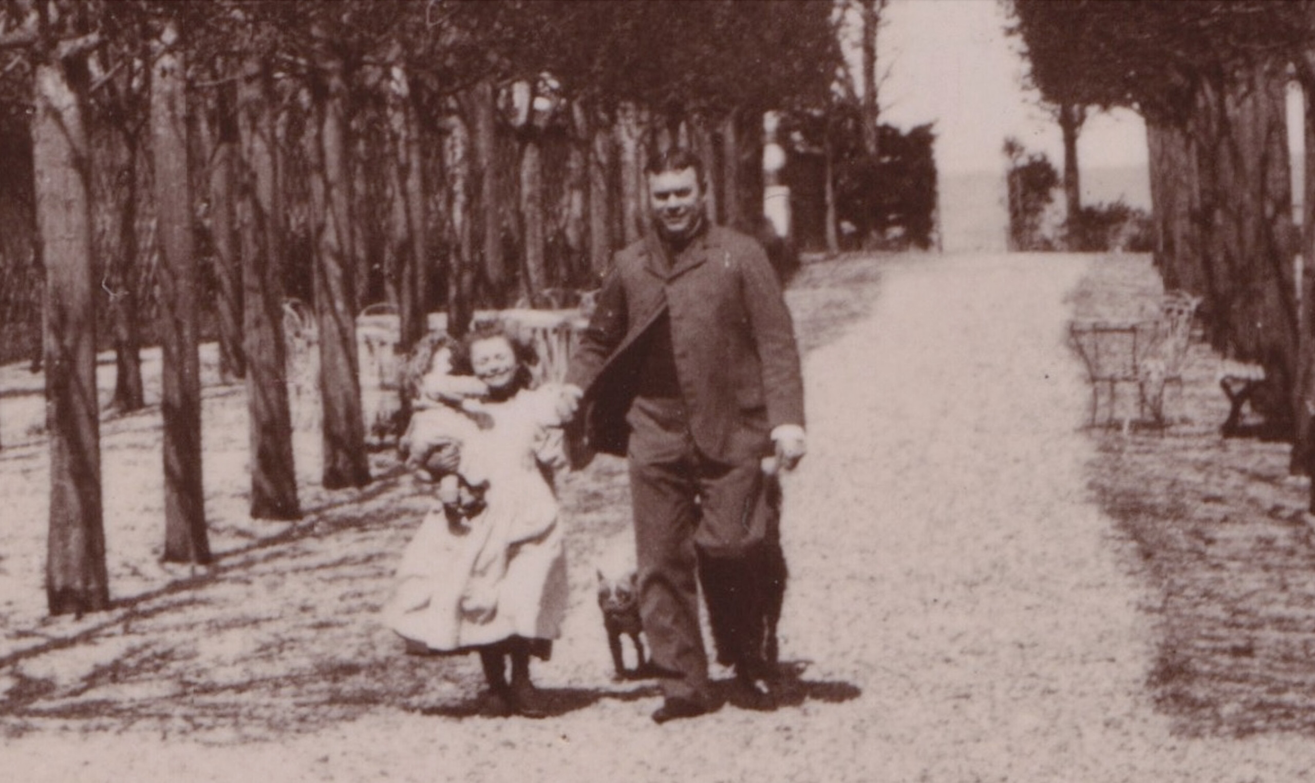 Photographie d'Émile Zola - Jules, Blanche et Bataille