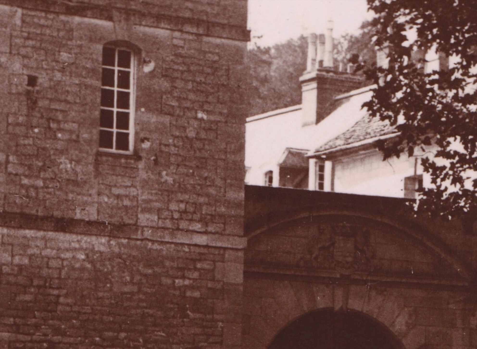 Photographie d'Émile Zola - L'entrée du Château de Médan